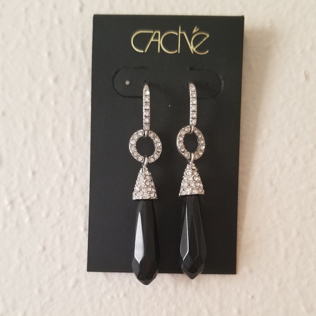 Cache Drop Earrings 30$